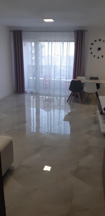 Aqua West Apartment Free Parking- Self Check-In Орадеа Екстериор снимка