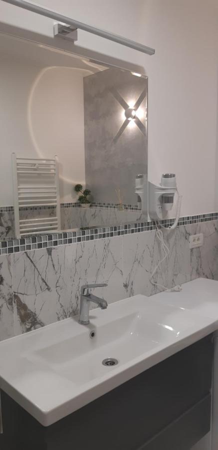Aqua West Apartment Free Parking- Self Check-In Орадеа Екстериор снимка