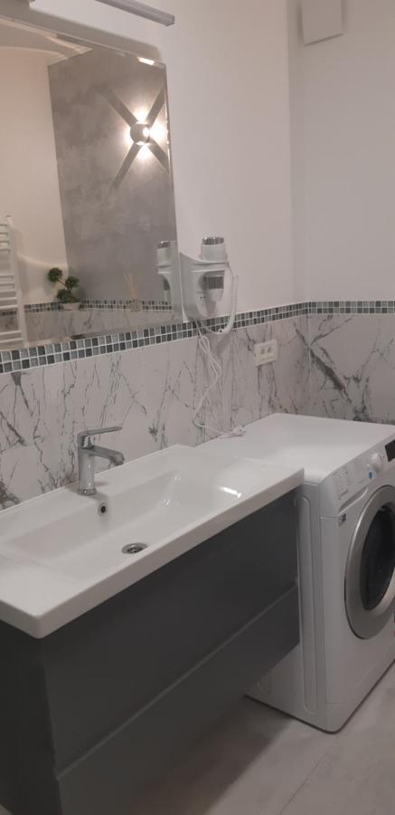 Aqua West Apartment Free Parking- Self Check-In Орадеа Екстериор снимка