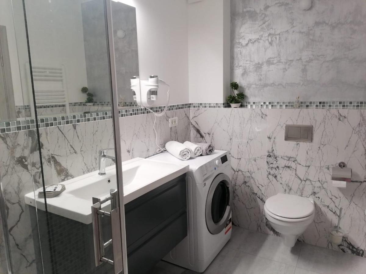 Aqua West Apartment Free Parking- Self Check-In Орадеа Екстериор снимка